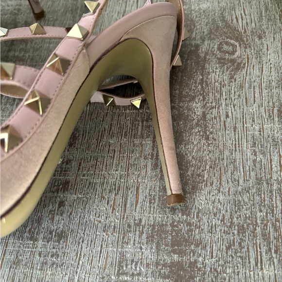 Valentino Garavani Rockstud light Pink Suede Heels size 41 made small - Picture 12 of 15